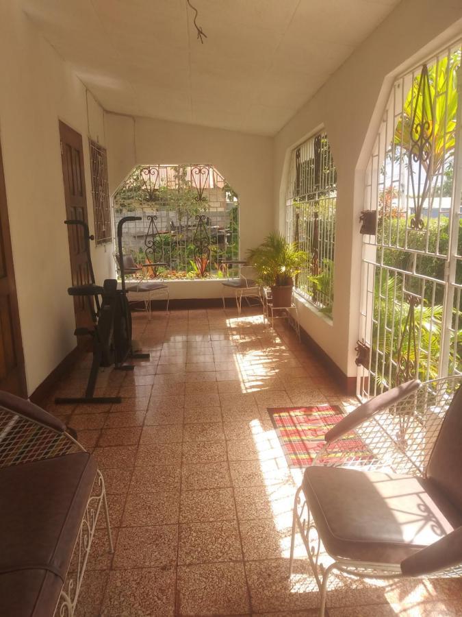 15 Min From The Airport In Kingston Jamaica Leilighet Eksteriør bilde
